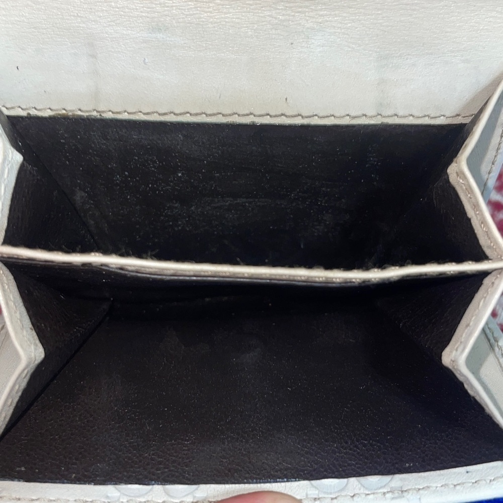 Gucci Embossed Leather Compact Wallet - Picture 9 of 15